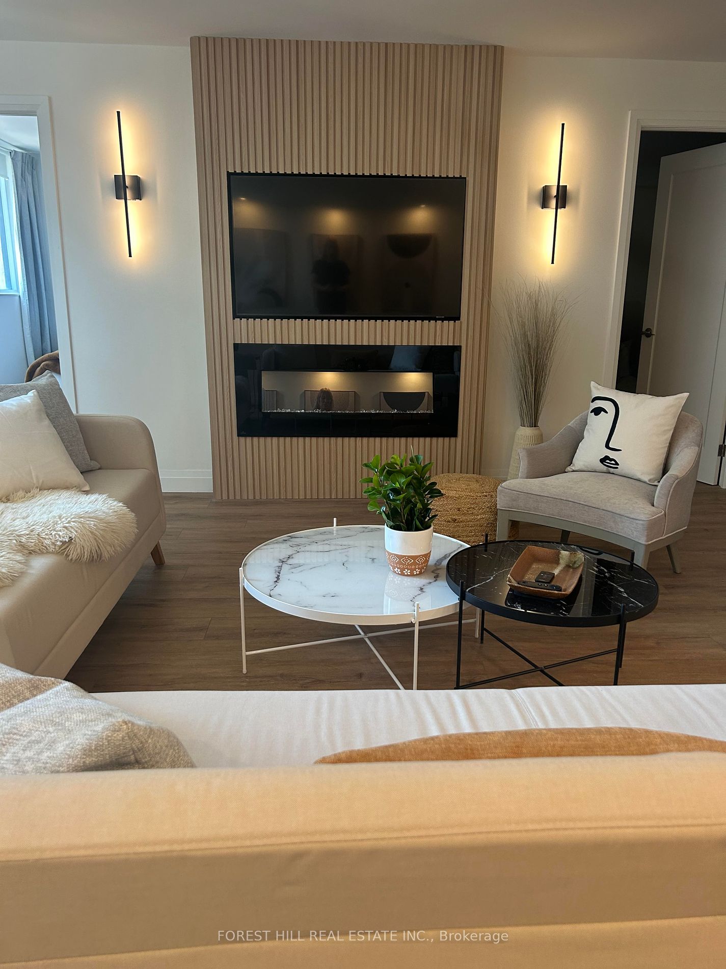 360 Bloor St E, #511