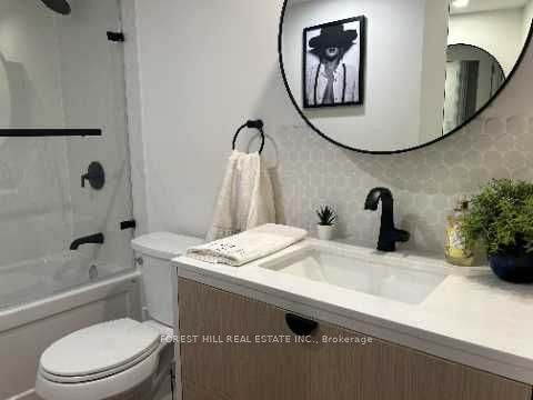 360 Bloor St E, #511