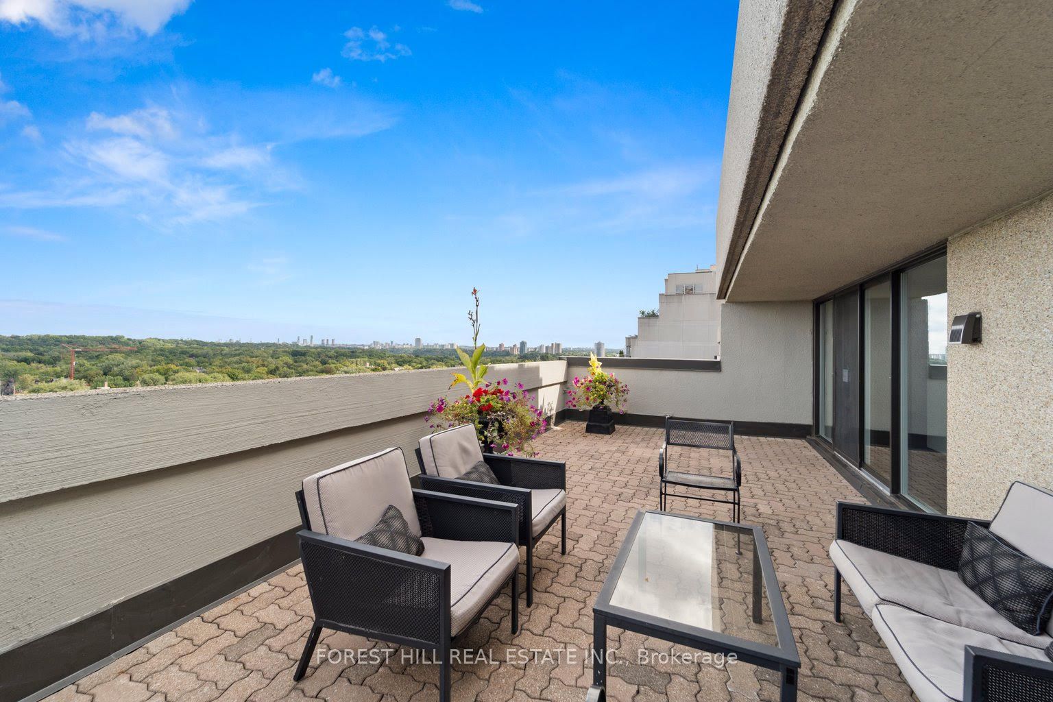 360 Bloor St E, #511