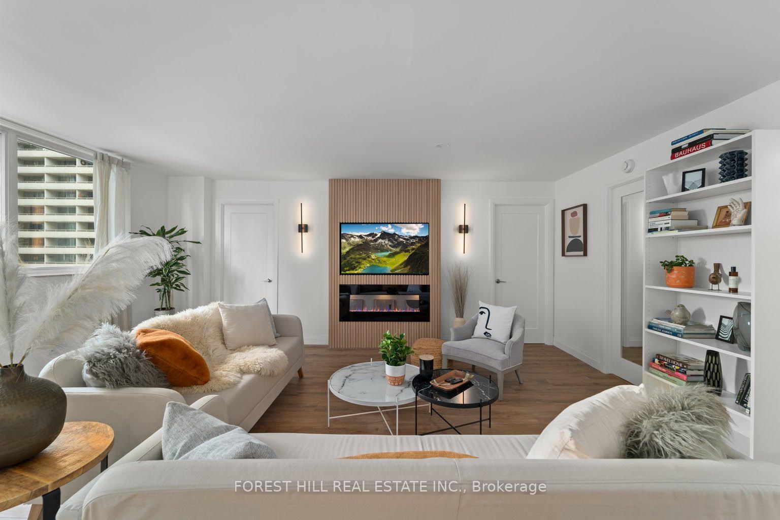 360 Bloor St E, #511