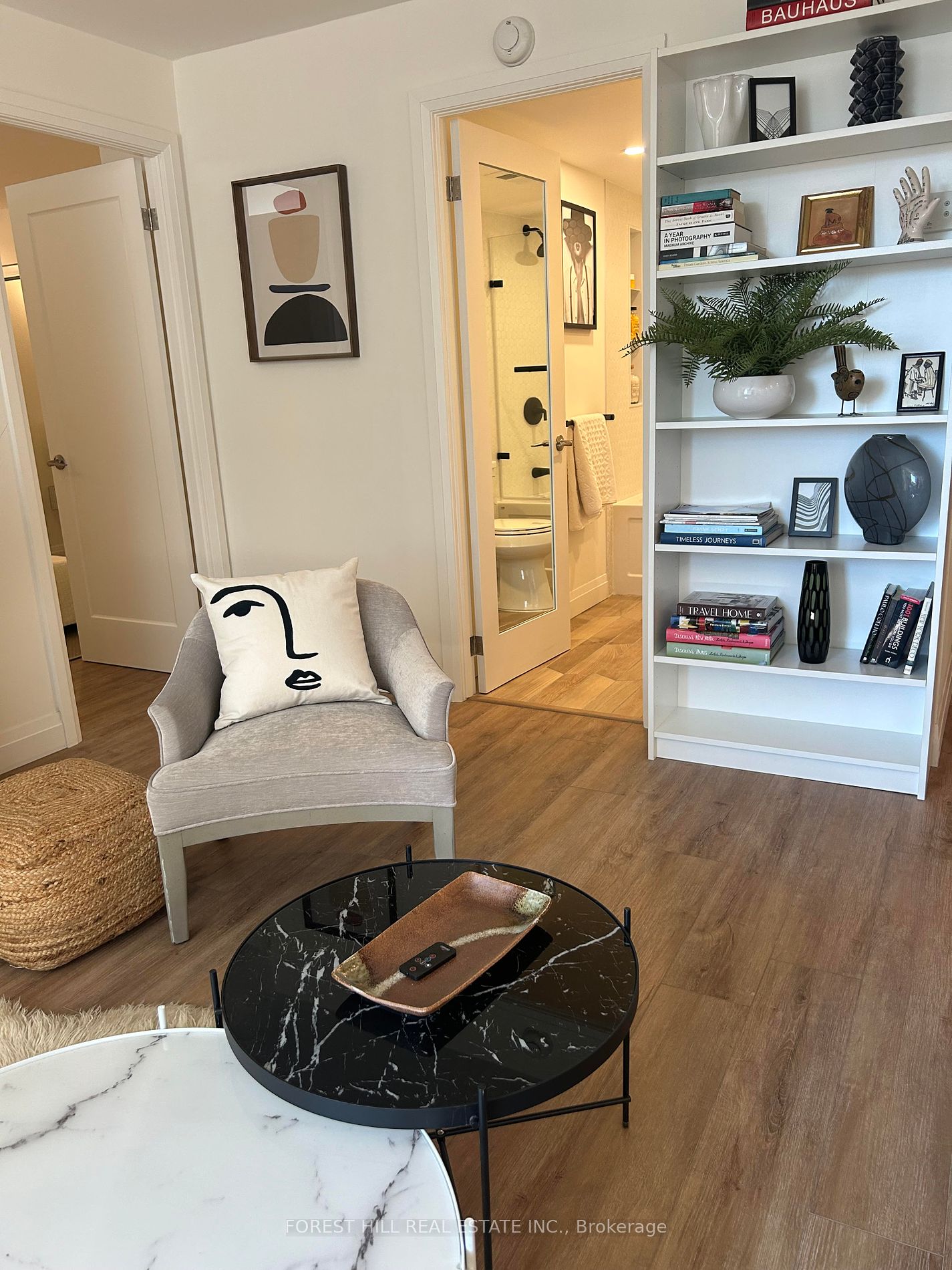 360 Bloor St E, #511