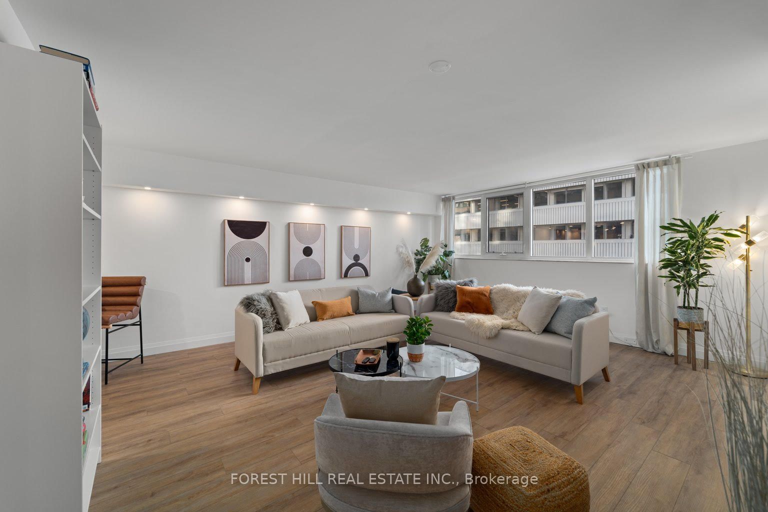 360 Bloor St E, #511