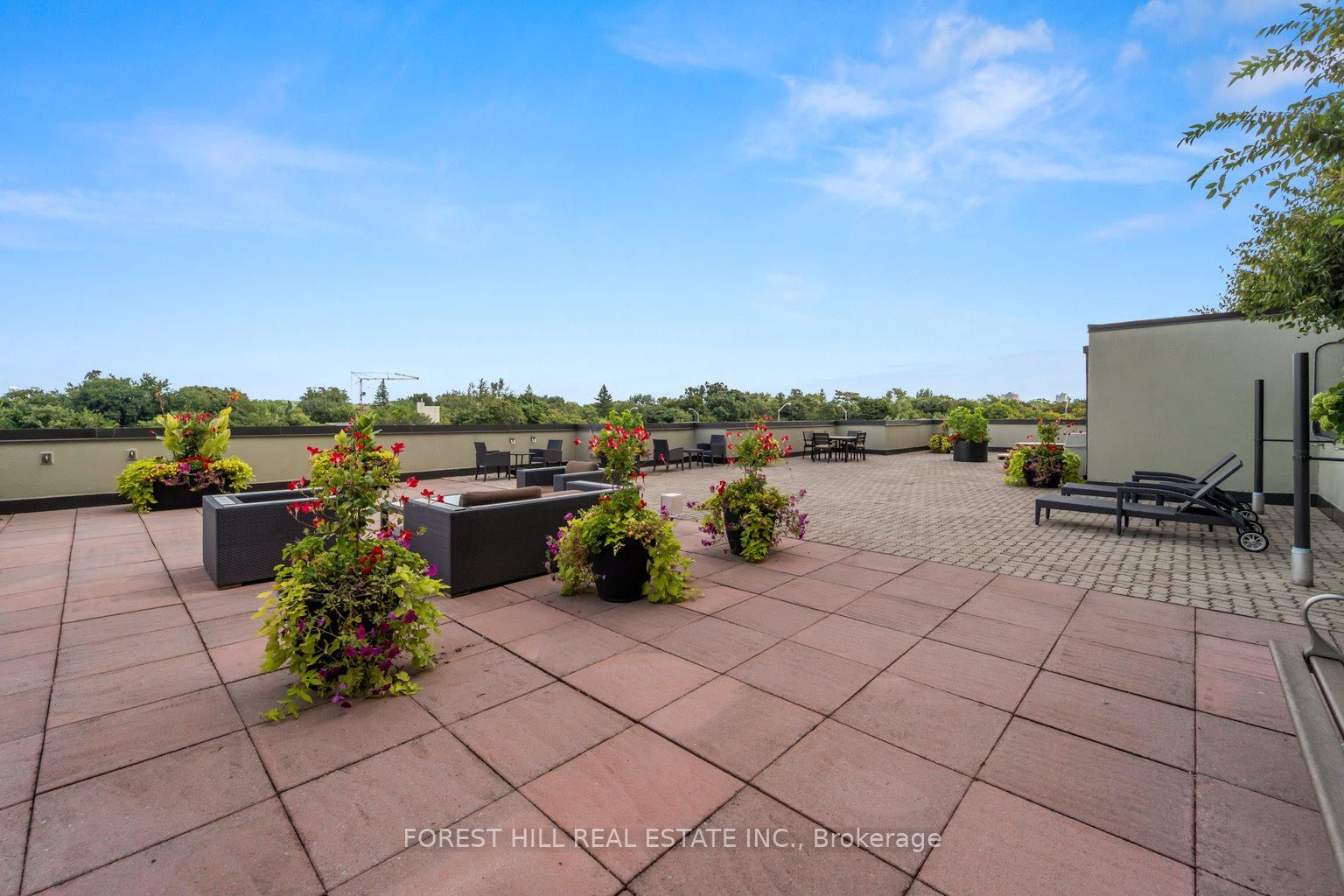 360 Bloor St E, #511