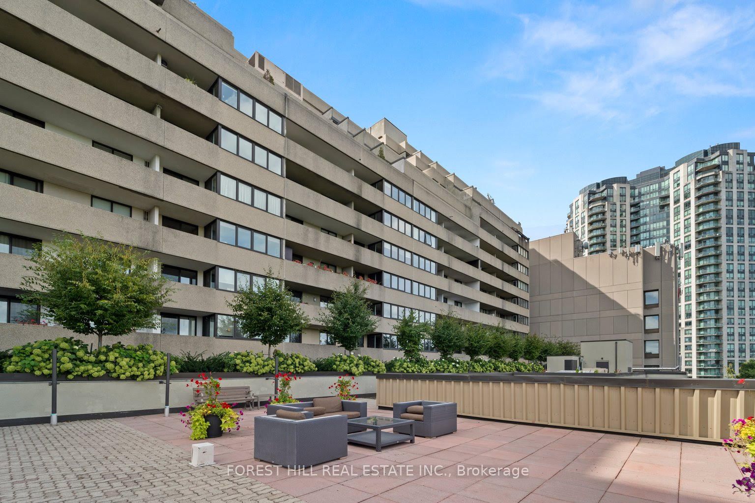 360 Bloor St E, #511