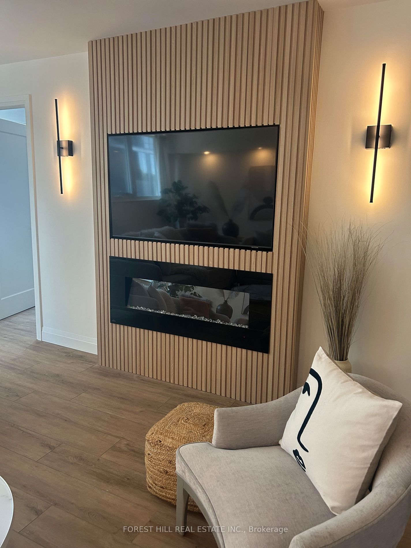 360 Bloor St E, #511