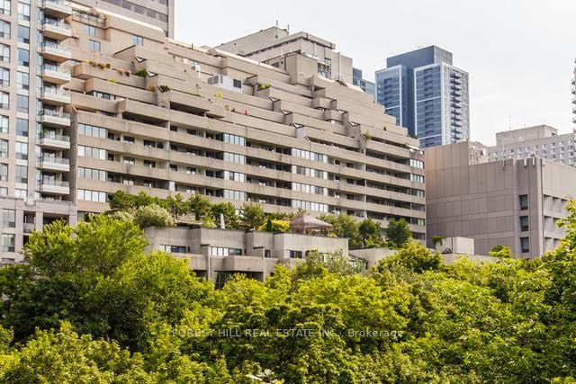 360 Bloor St E, #511