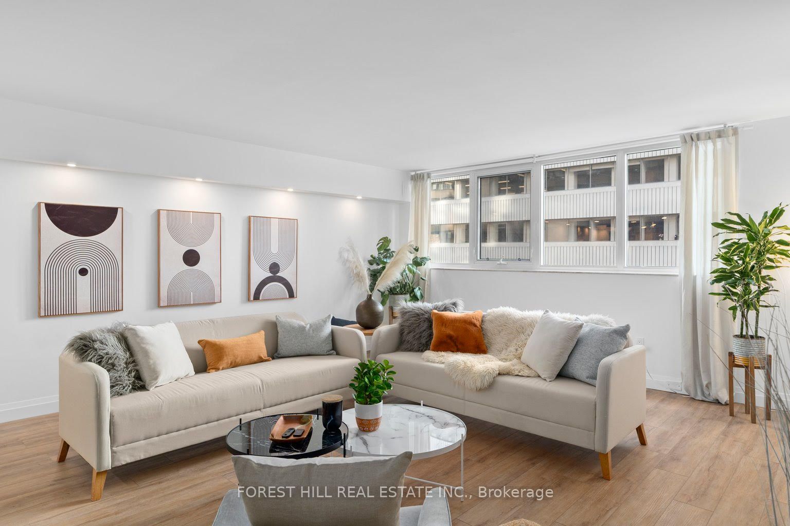 360 Bloor St E, #511