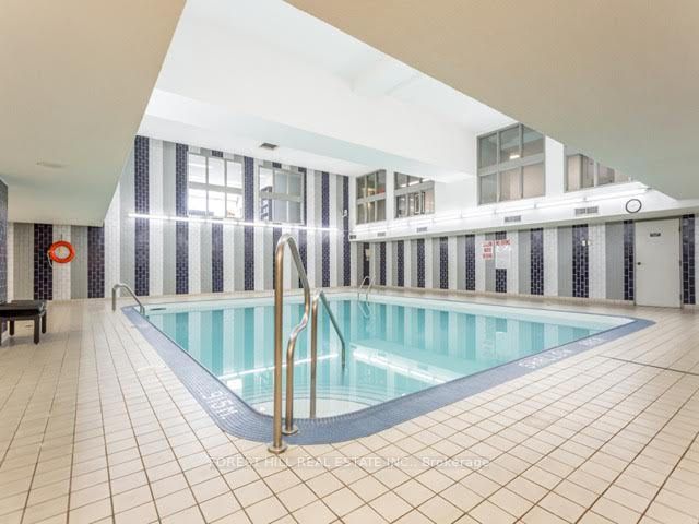 360 Bloor St E, #511