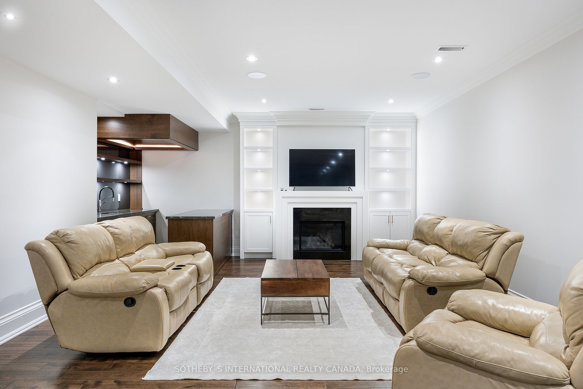22 Hillhurst Blvd