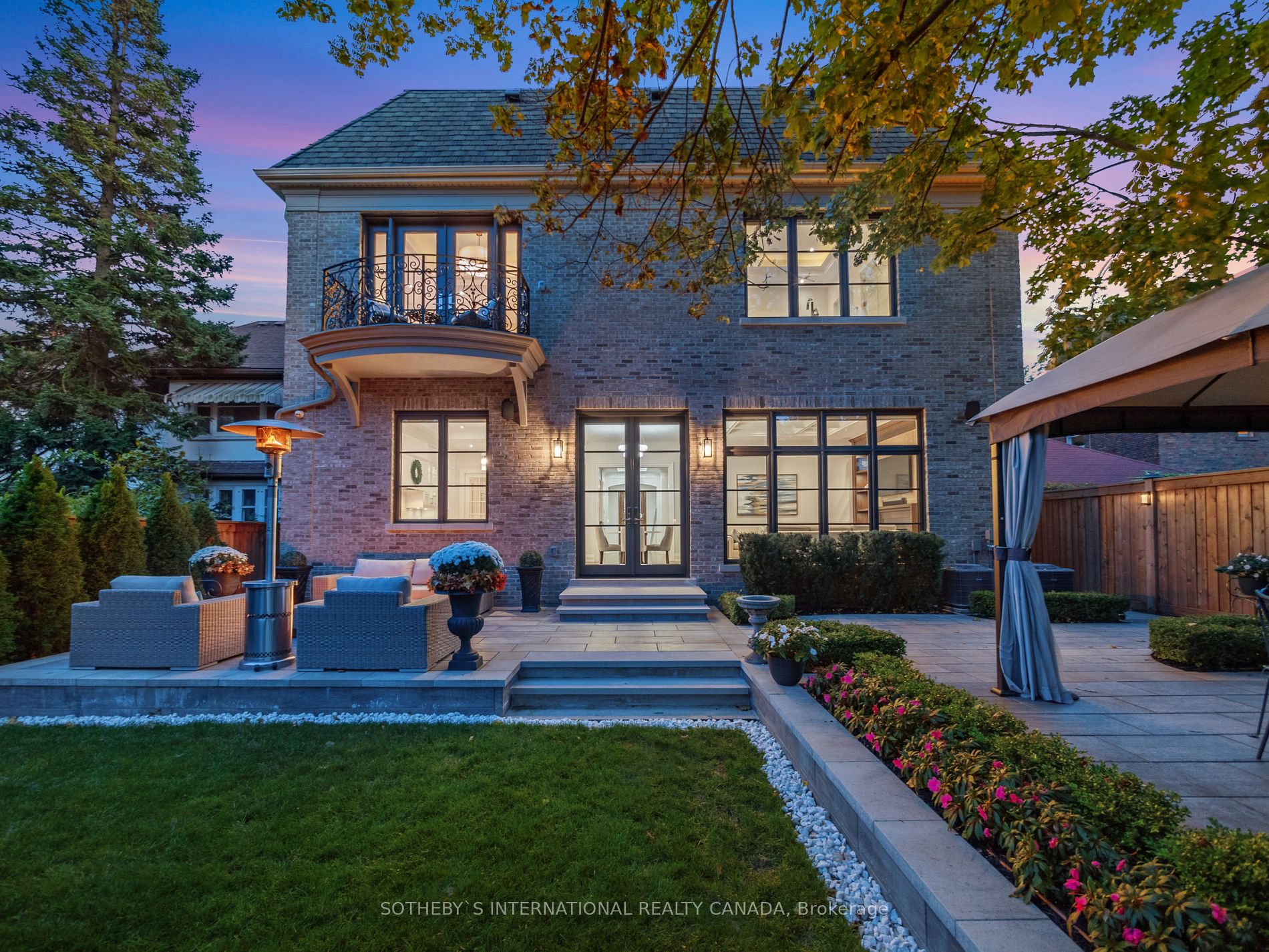 22 Hillhurst Blvd