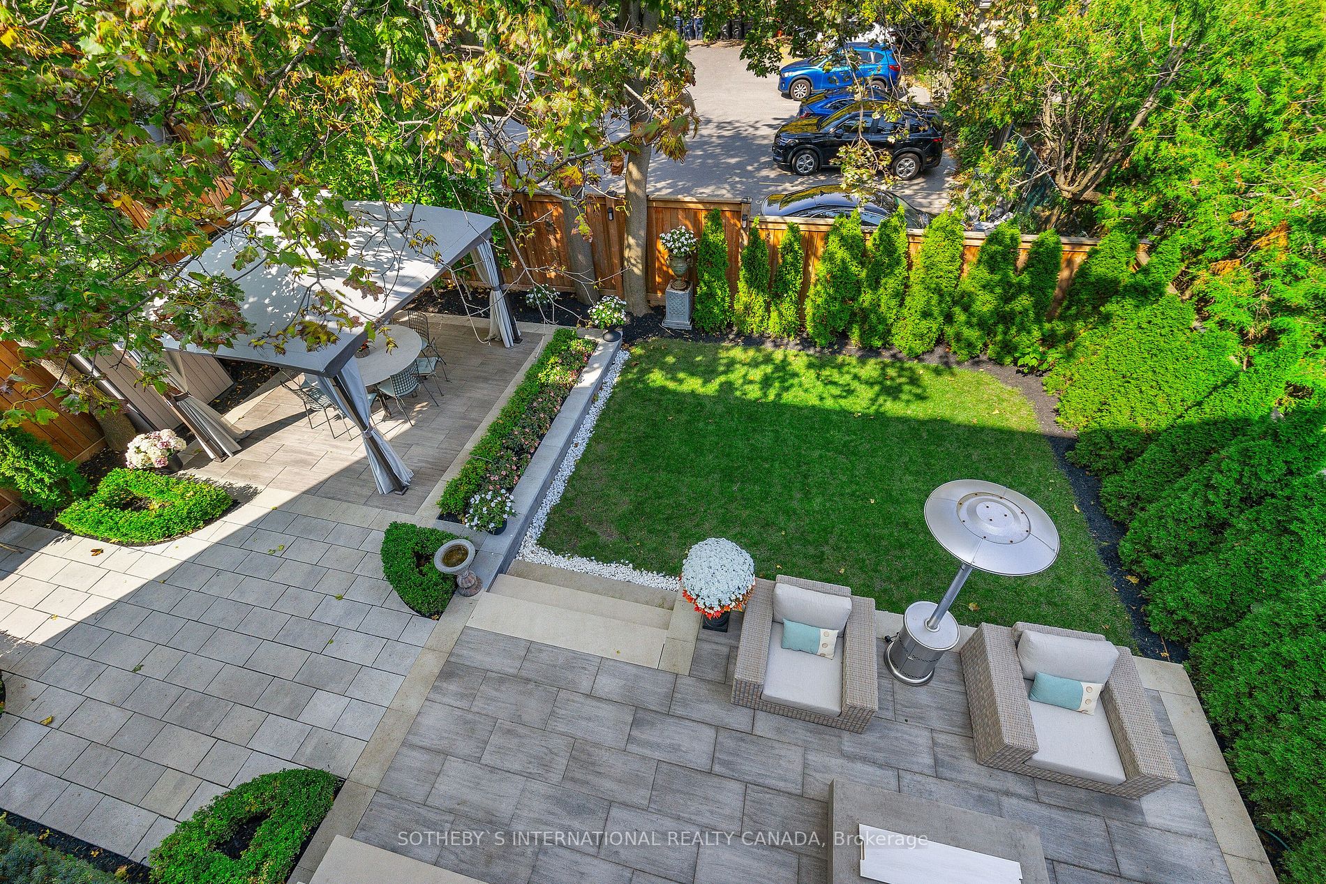 22 Hillhurst Blvd