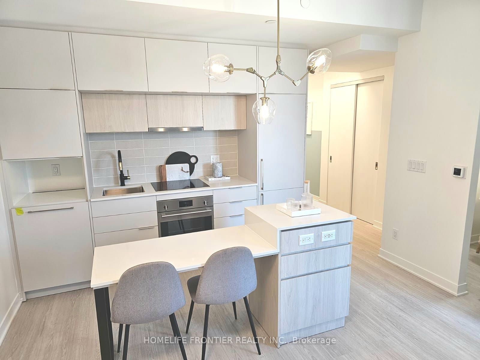 185 Alberta Ave, #506