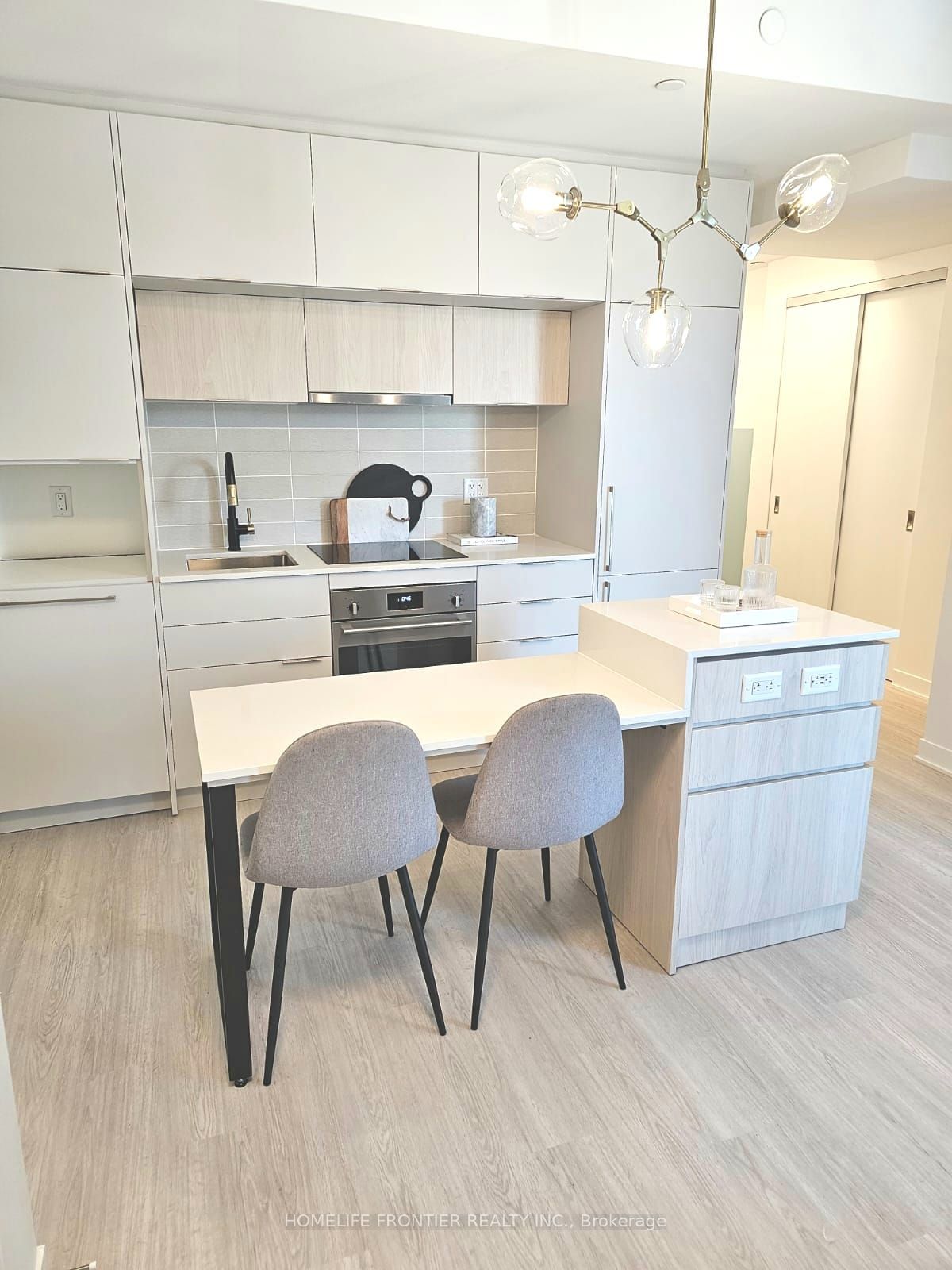 185 Alberta Ave, #506