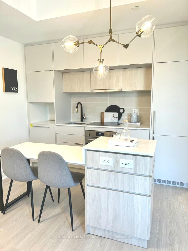 185 Alberta Ave, #506