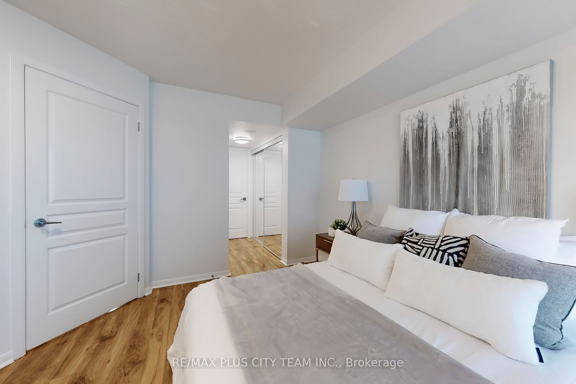 18 Yonge St, #1801