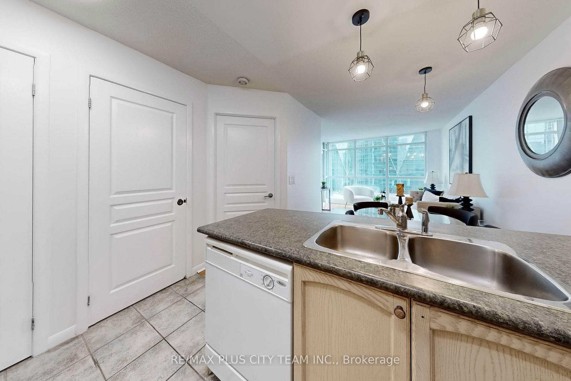 18 Yonge St, #1801