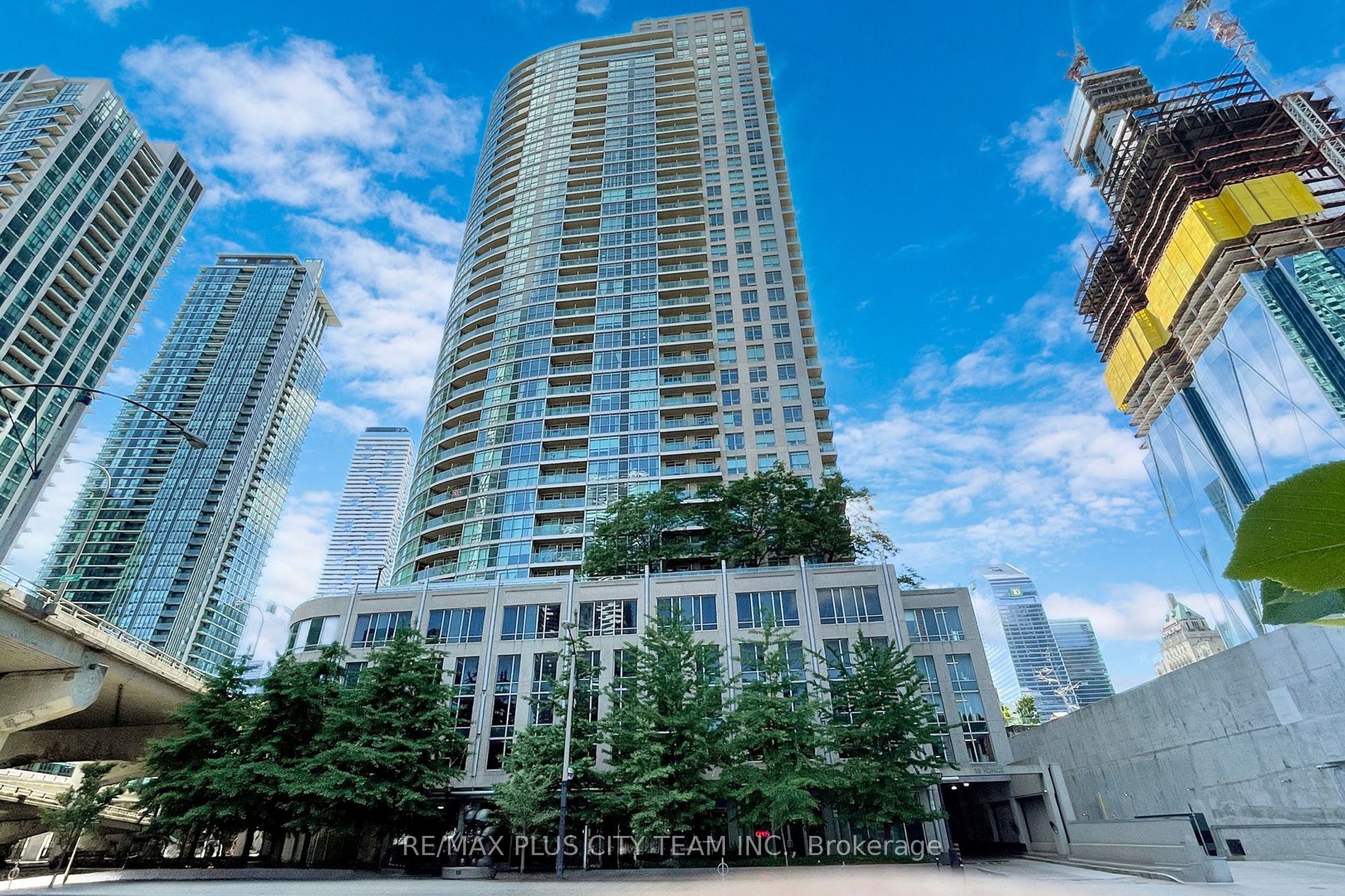 18 Yonge St, #1801