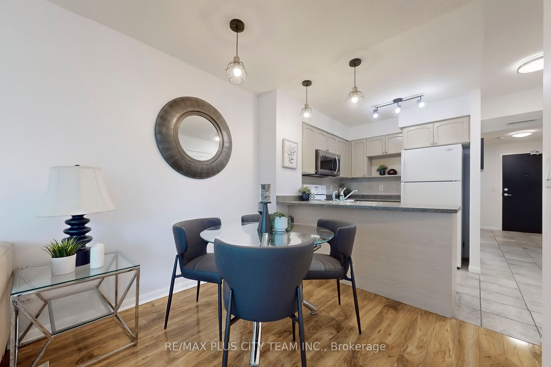18 Yonge St, #1801