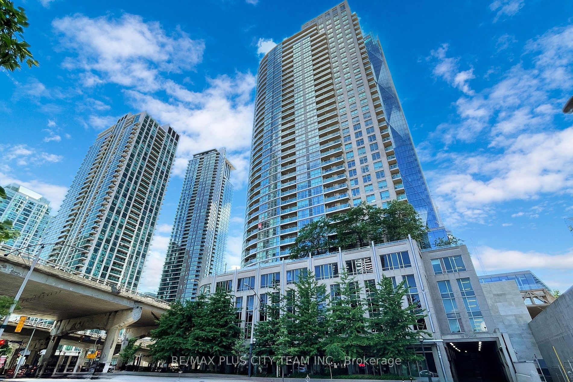 18 Yonge St, #1801