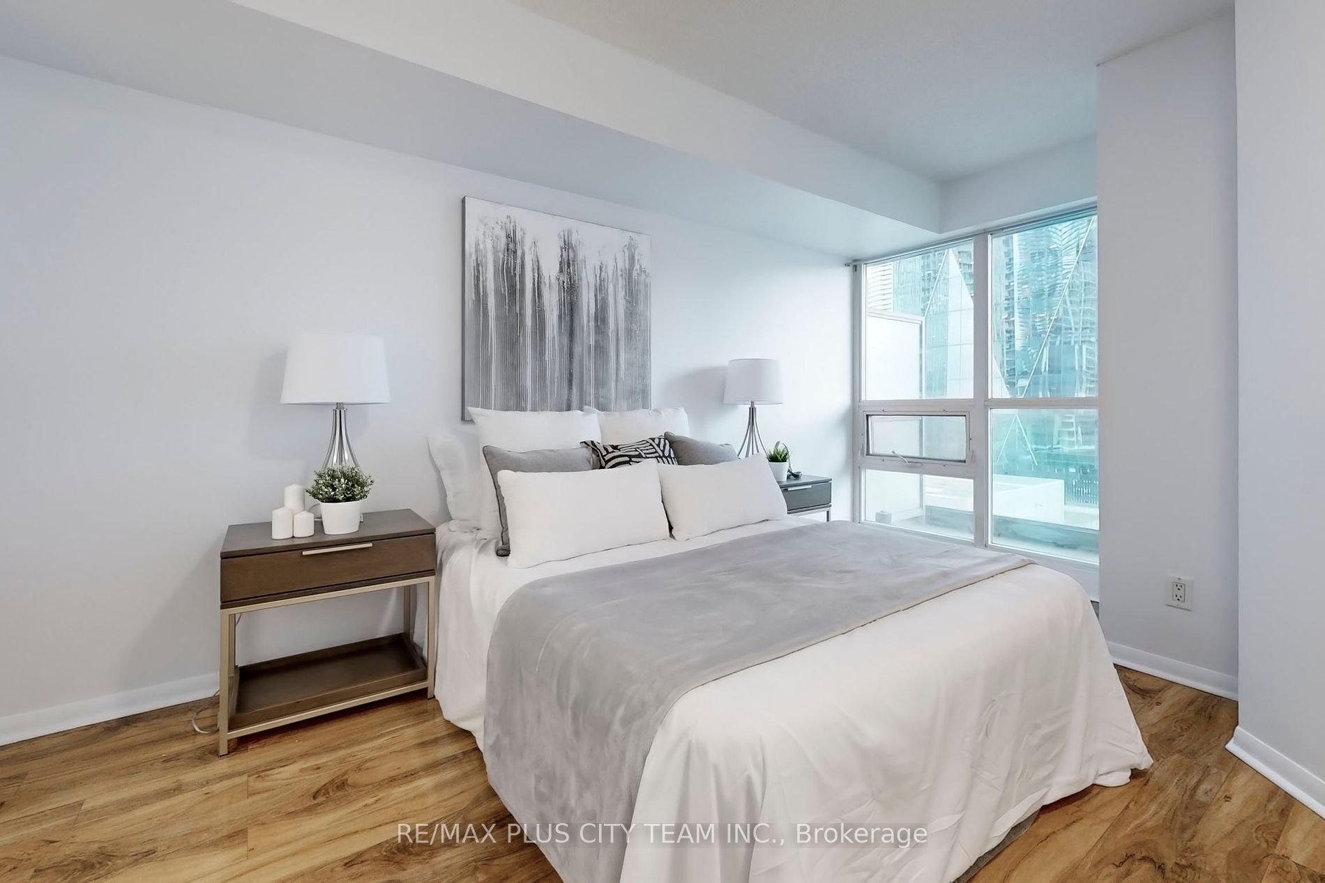 18 Yonge St, #1801