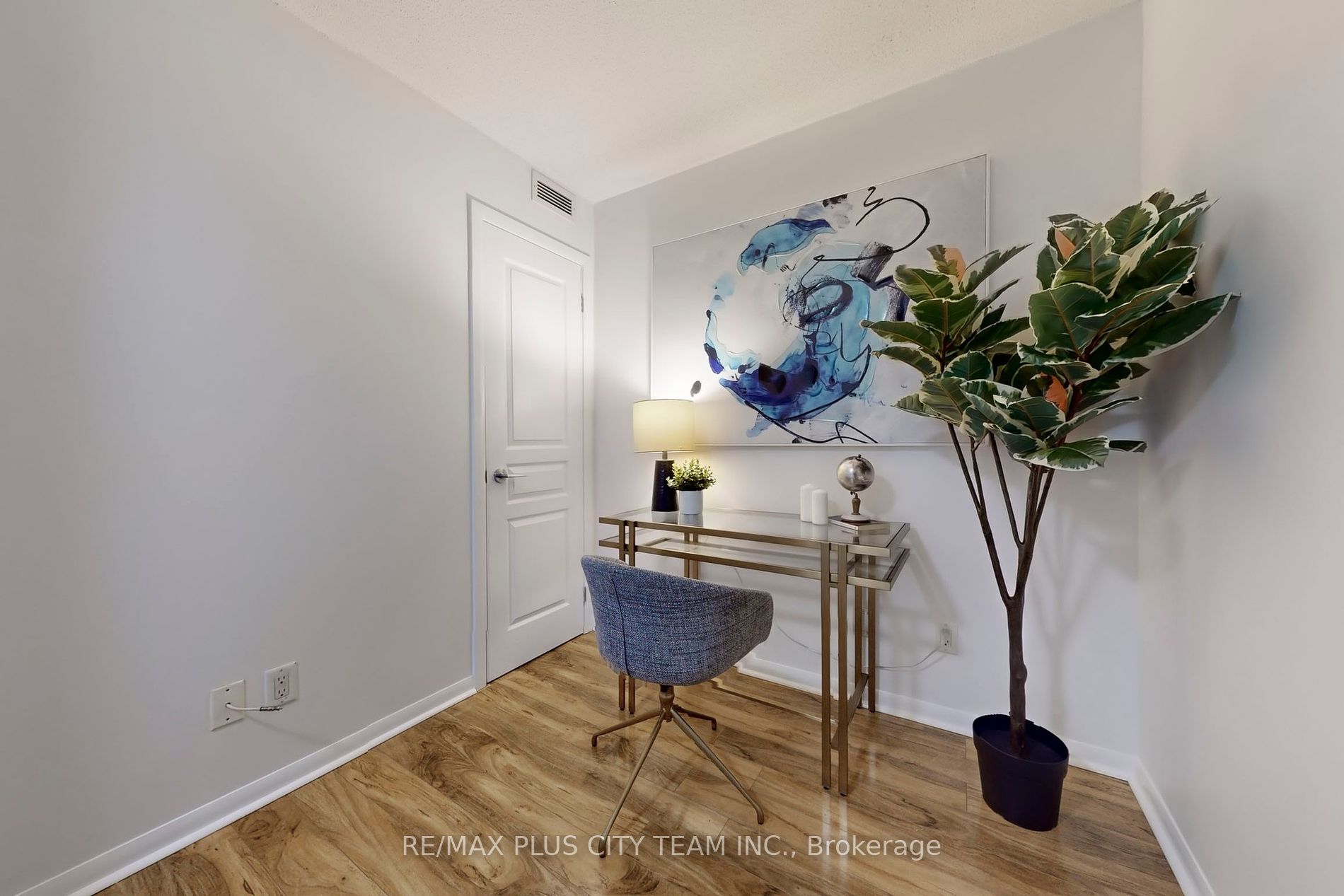18 Yonge St, #1801