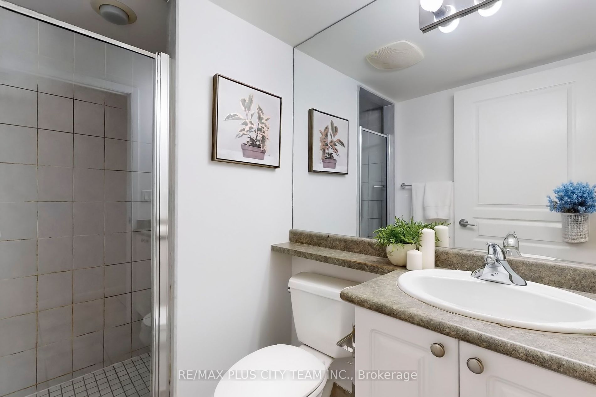 18 Yonge St, #1801
