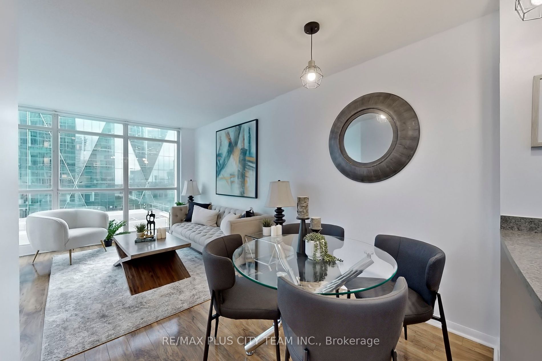 18 Yonge St, #1801
