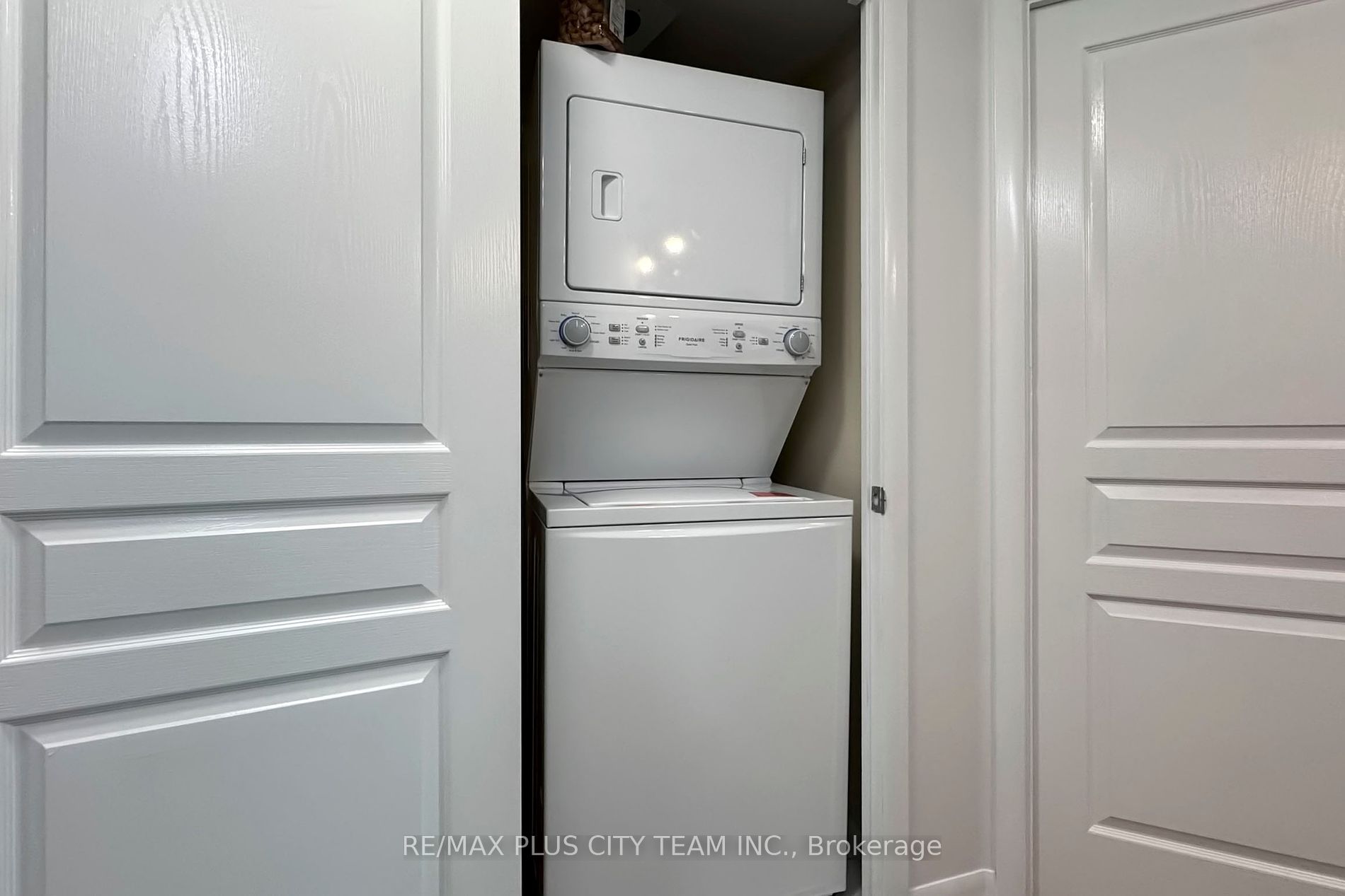18 Yonge St, #1801