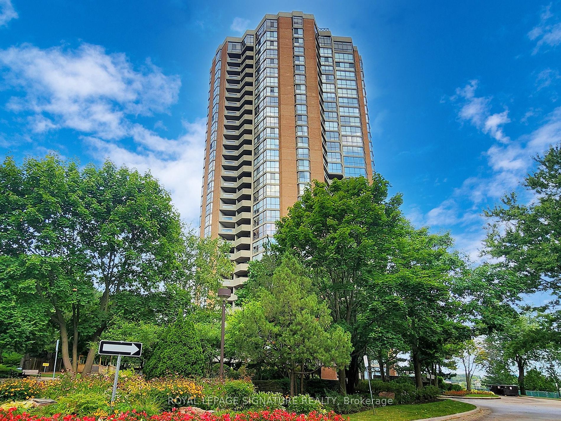85 Skymark Dr, #501