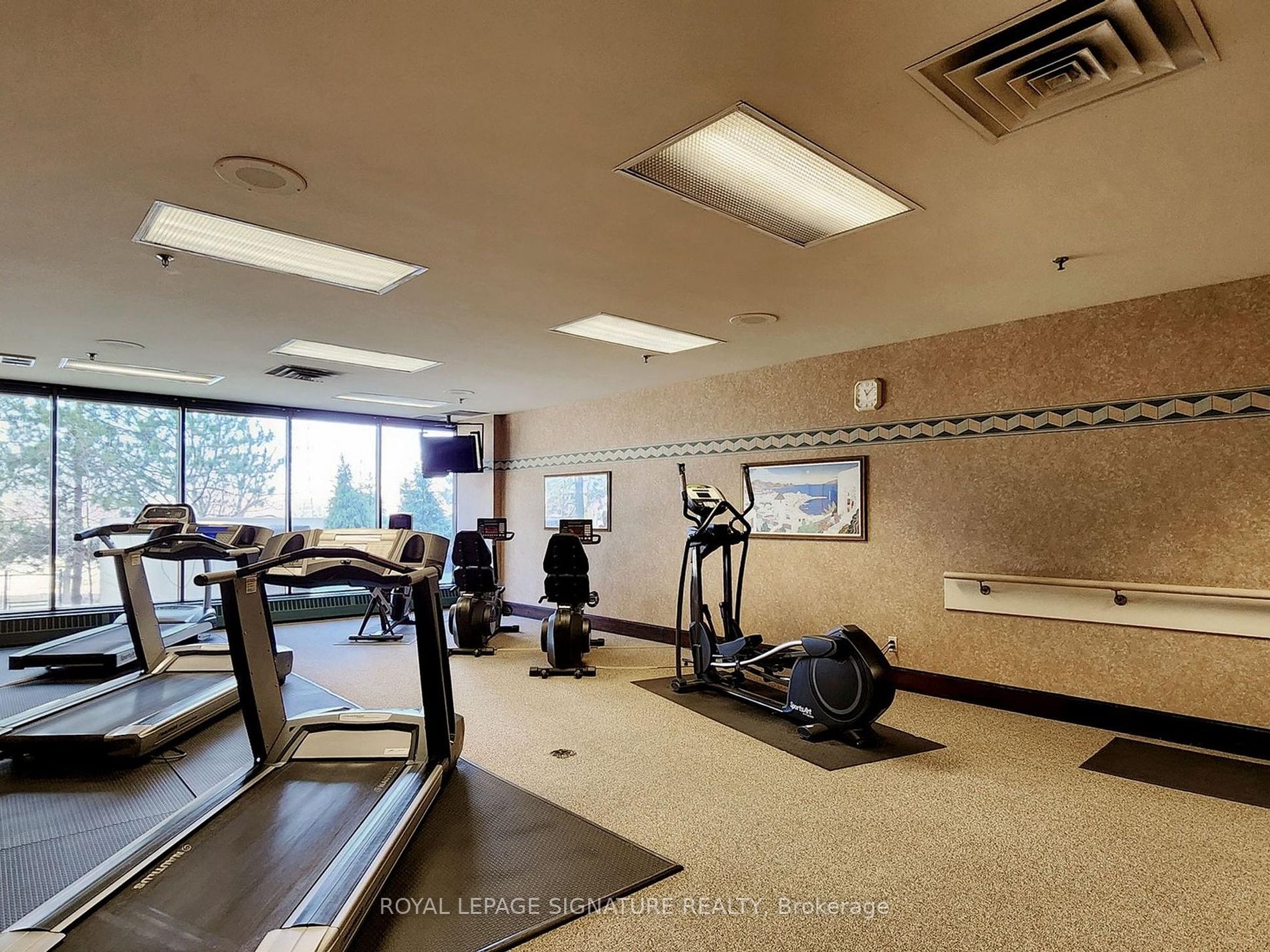 85 Skymark Dr, #501