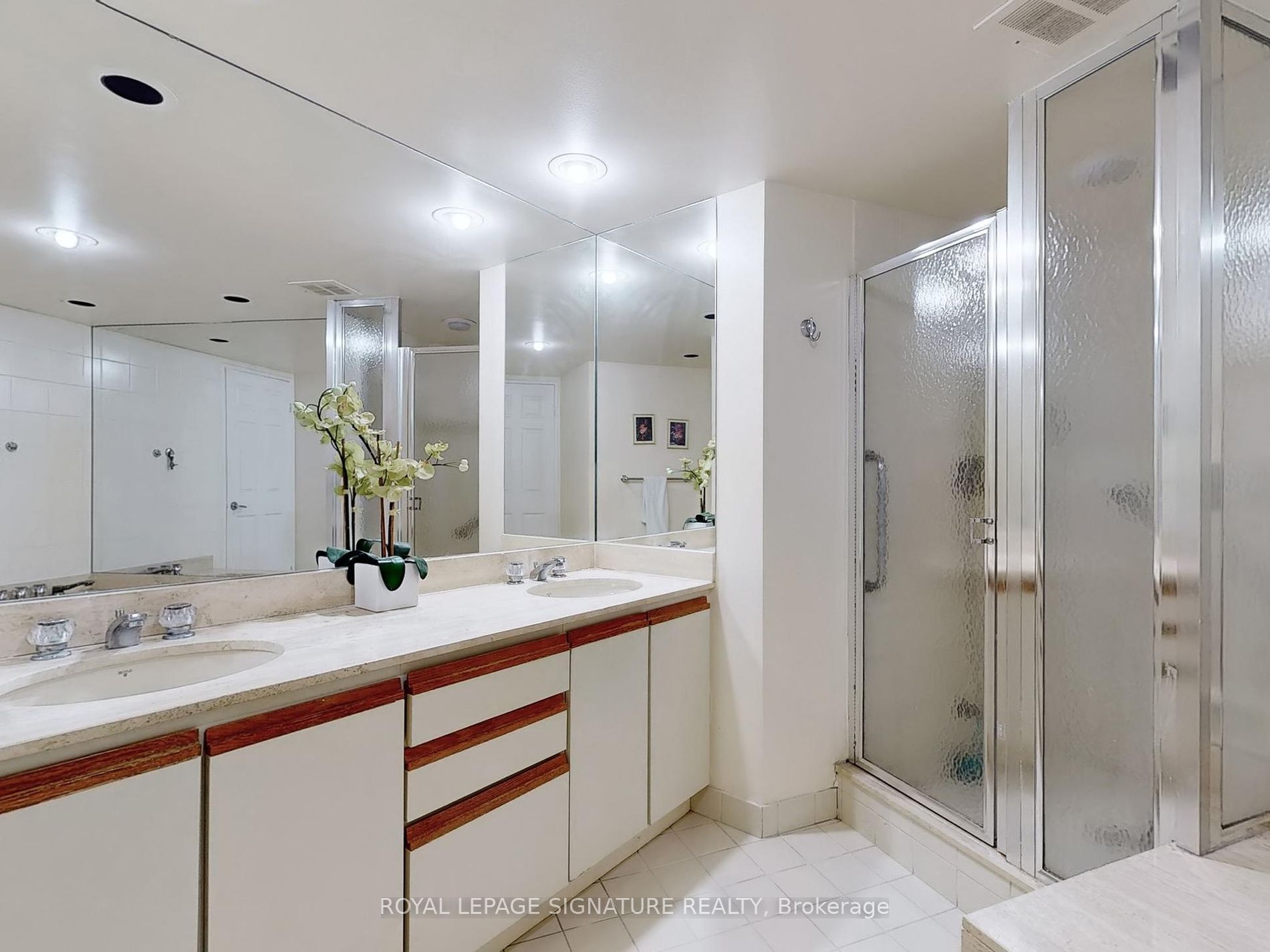 85 Skymark Dr, #501
