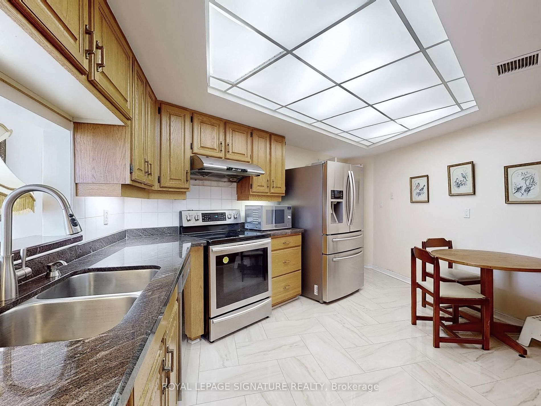 85 Skymark Dr, #501