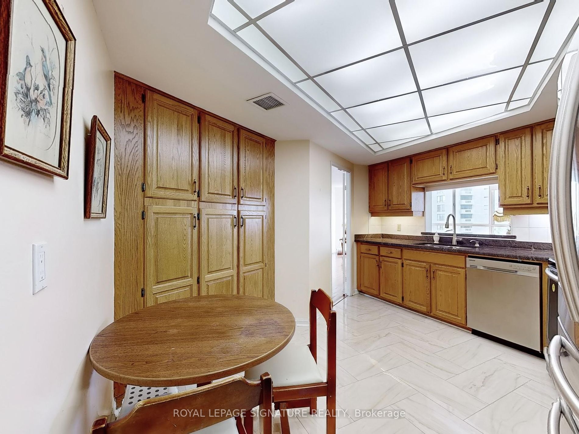 85 Skymark Dr, #501