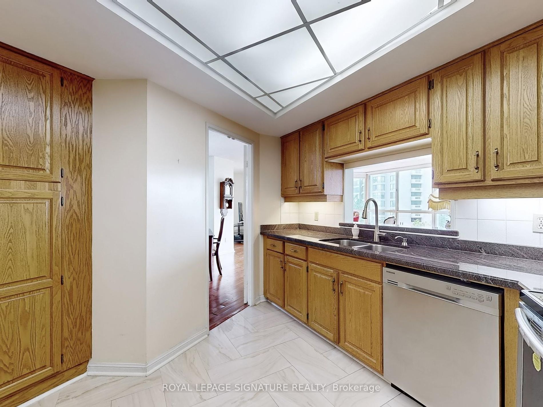 85 Skymark Dr, #501