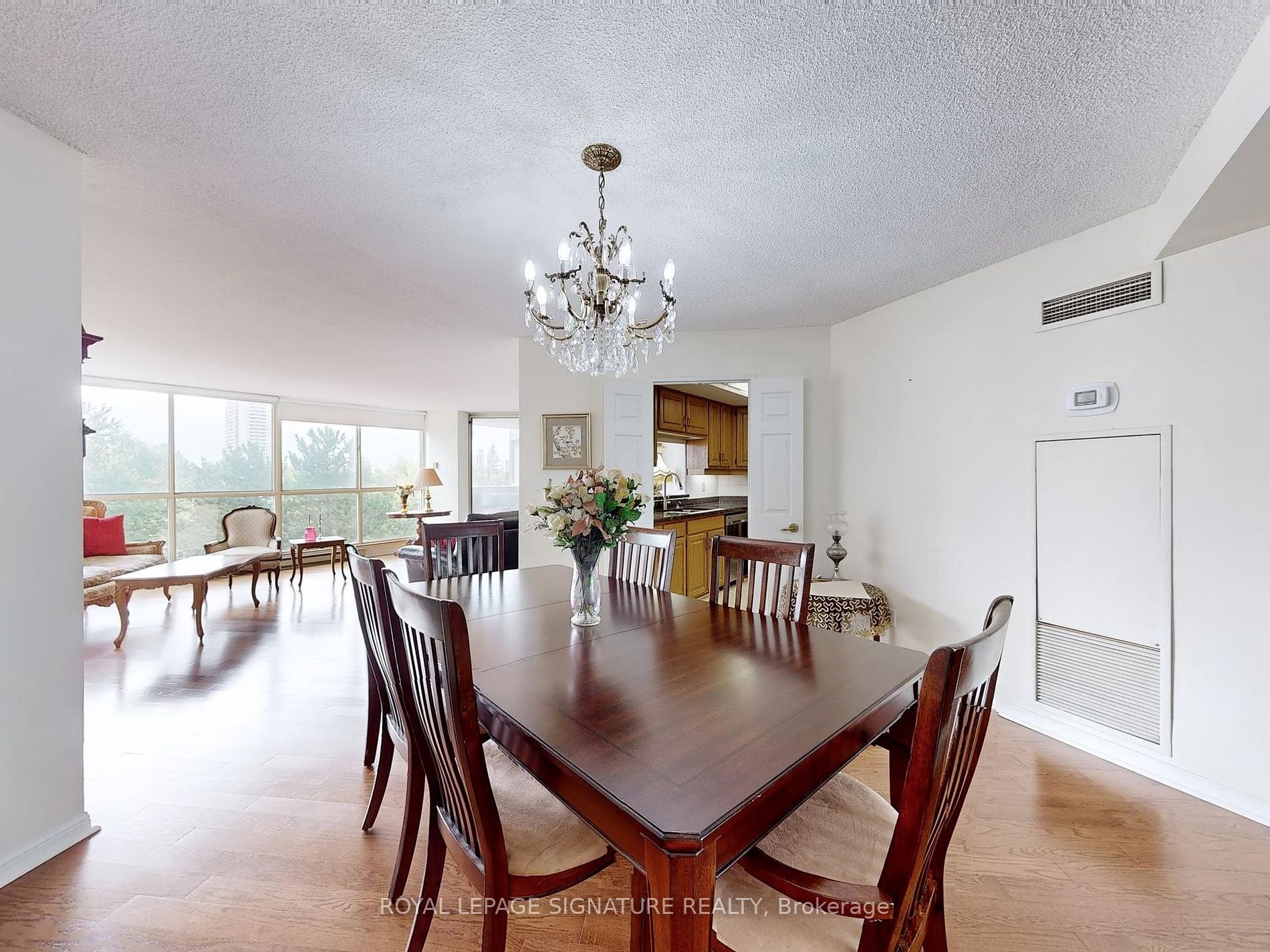 85 Skymark Dr, #501
