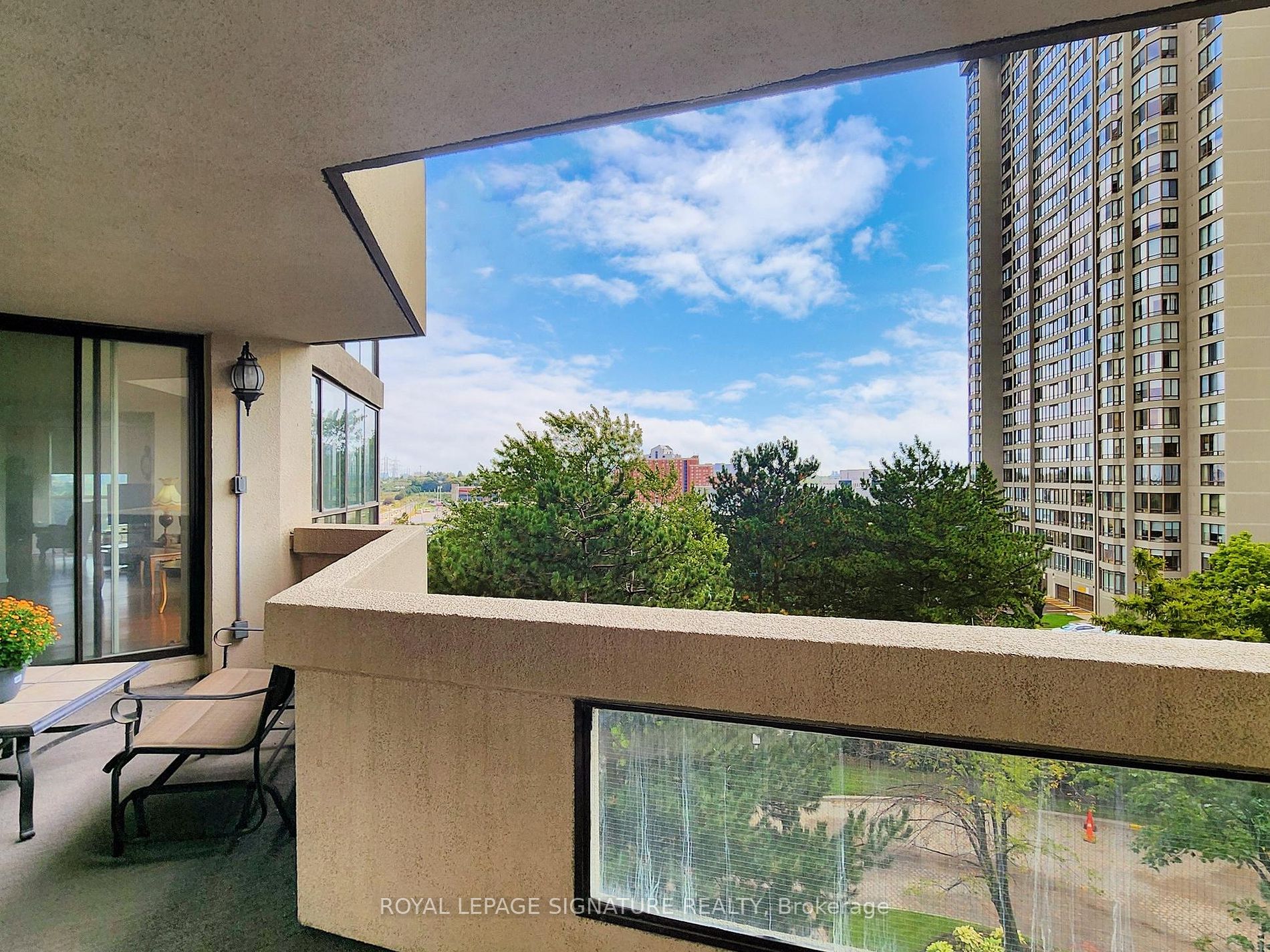 85 Skymark Dr, #501
