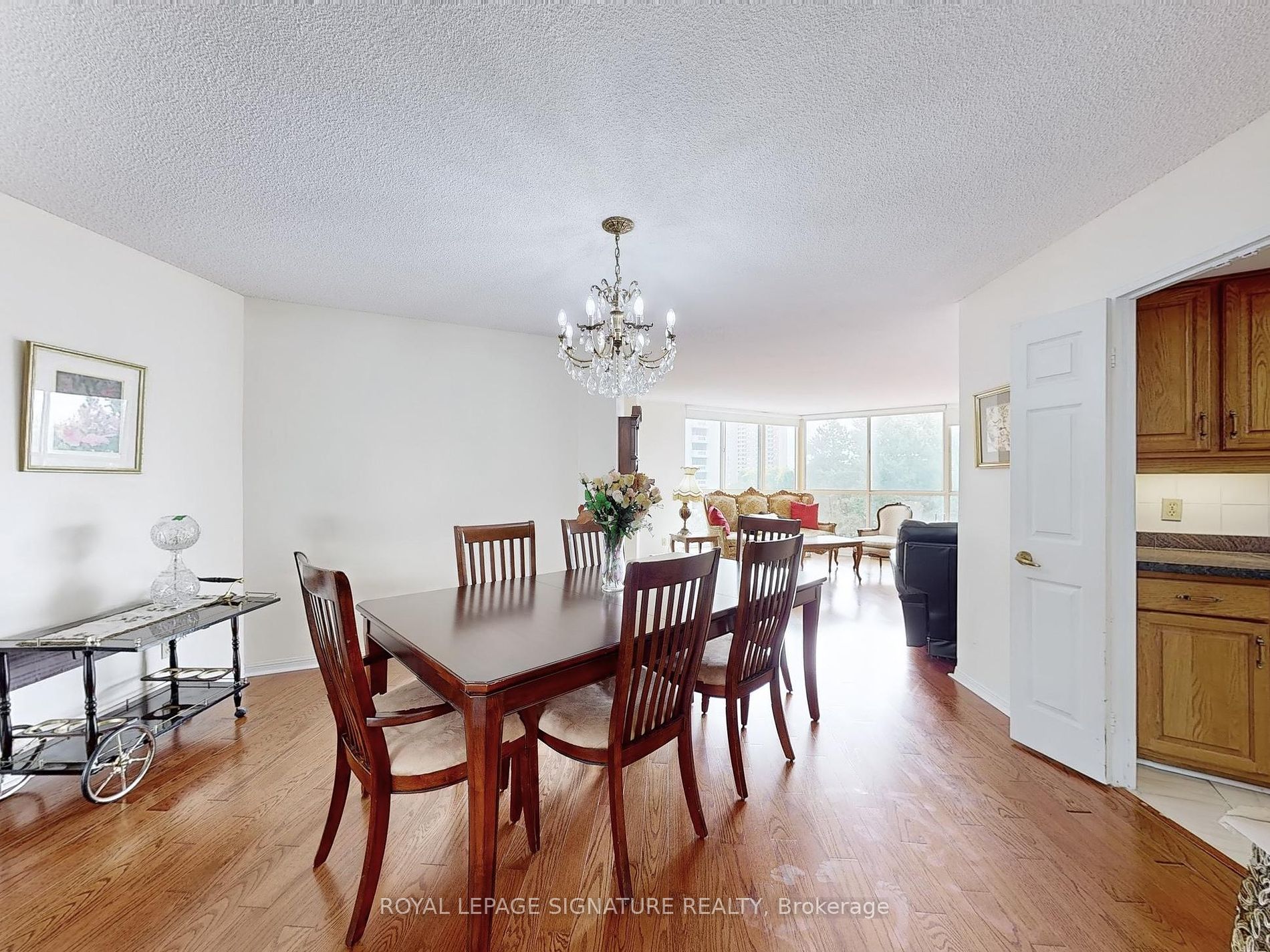 85 Skymark Dr, #501