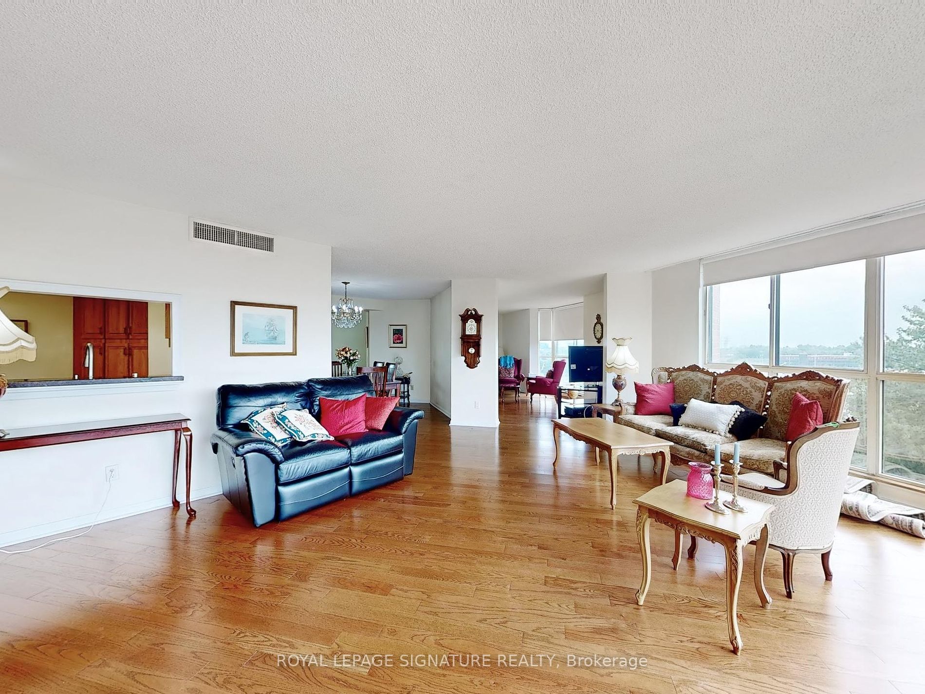 85 Skymark Dr, #501