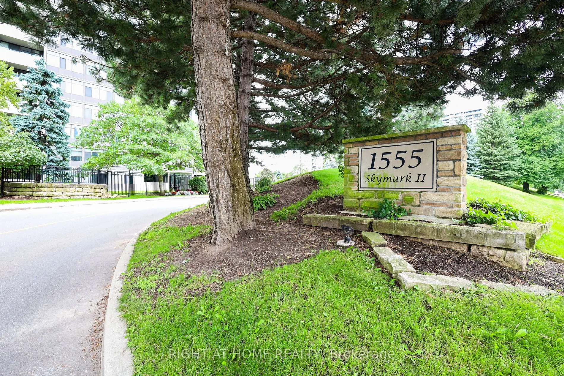 1555 Finch Ave E, #1205