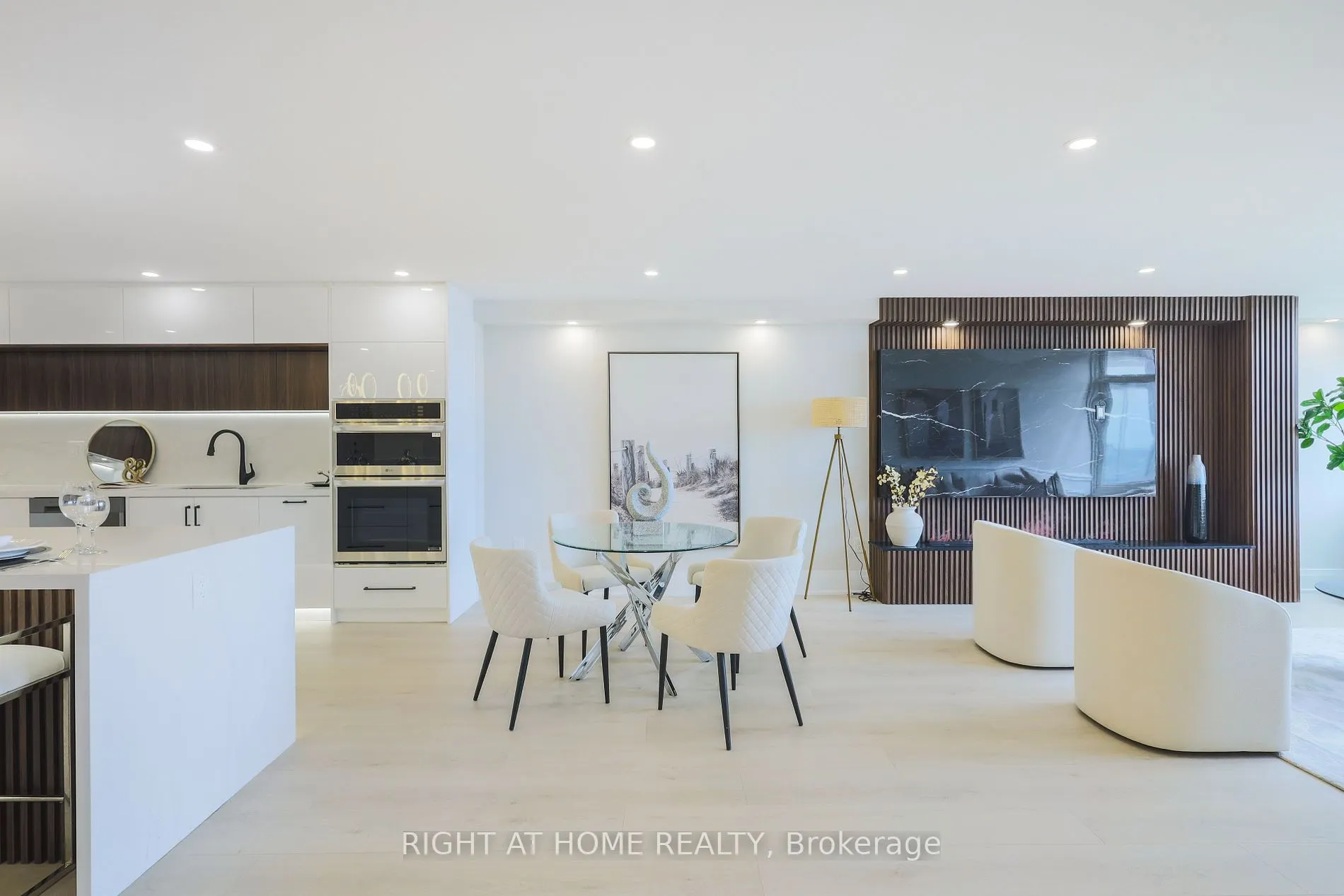 1555 Finch Ave E, #1205