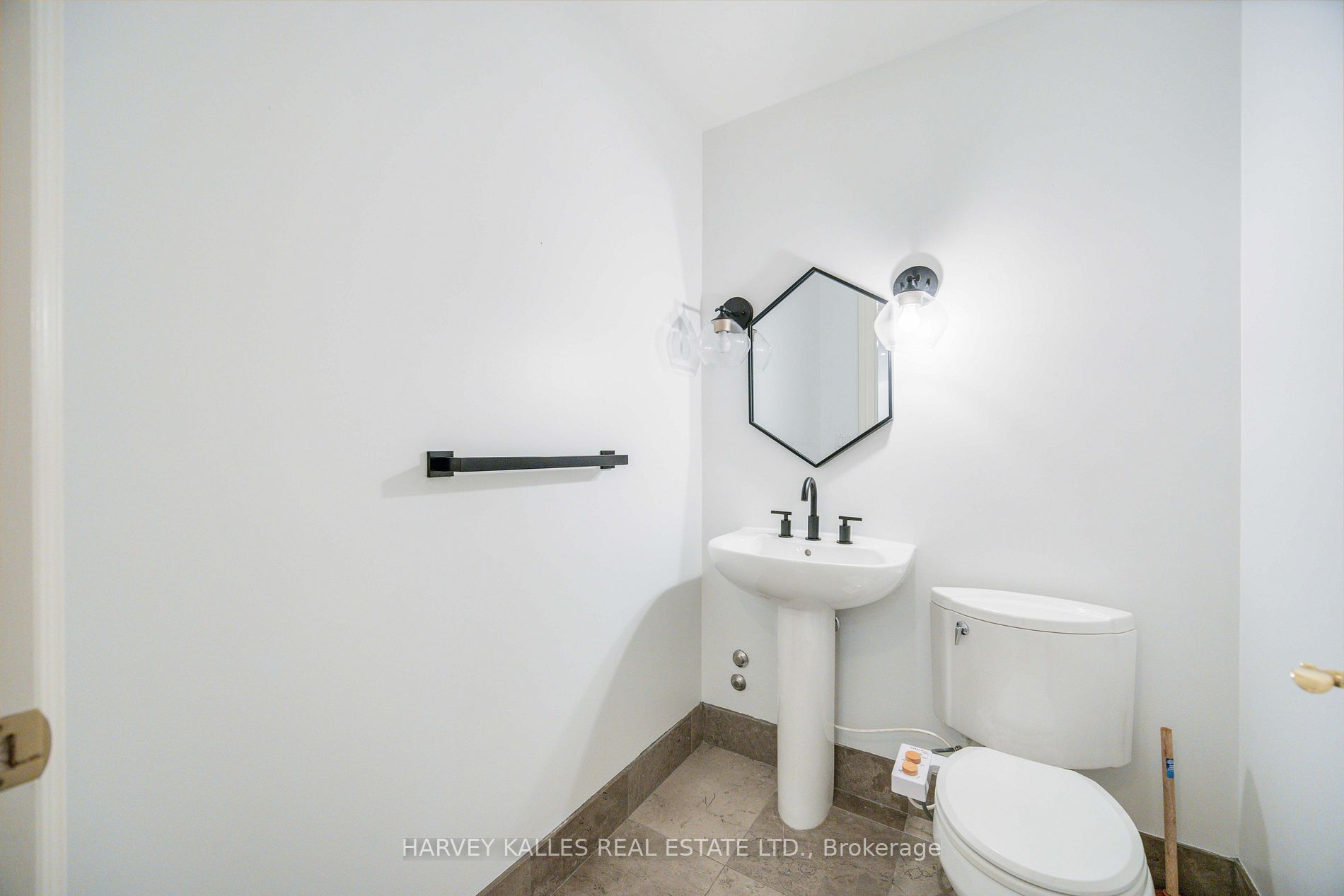 33 Delisle Ave, #201