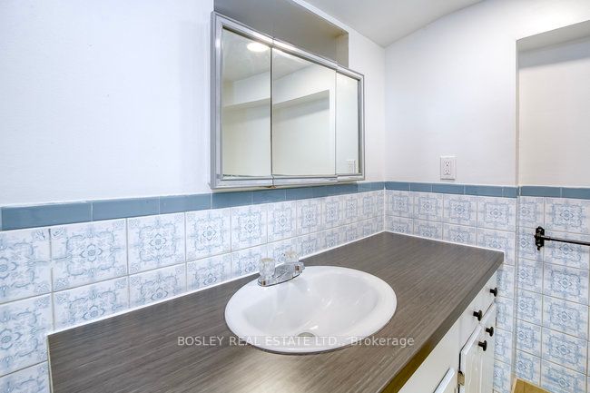 282 Ossington Ave