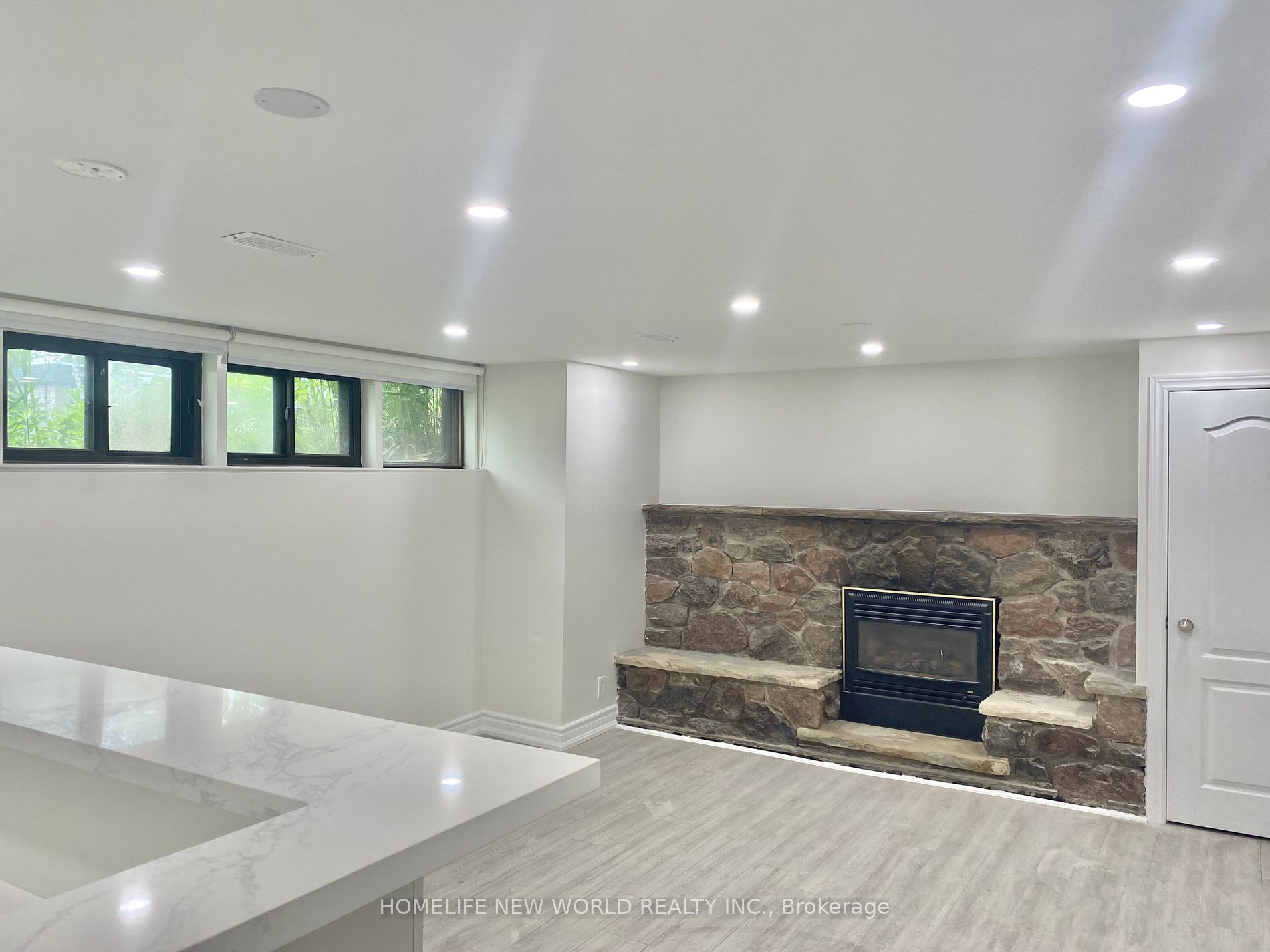 33 Valentine Dr