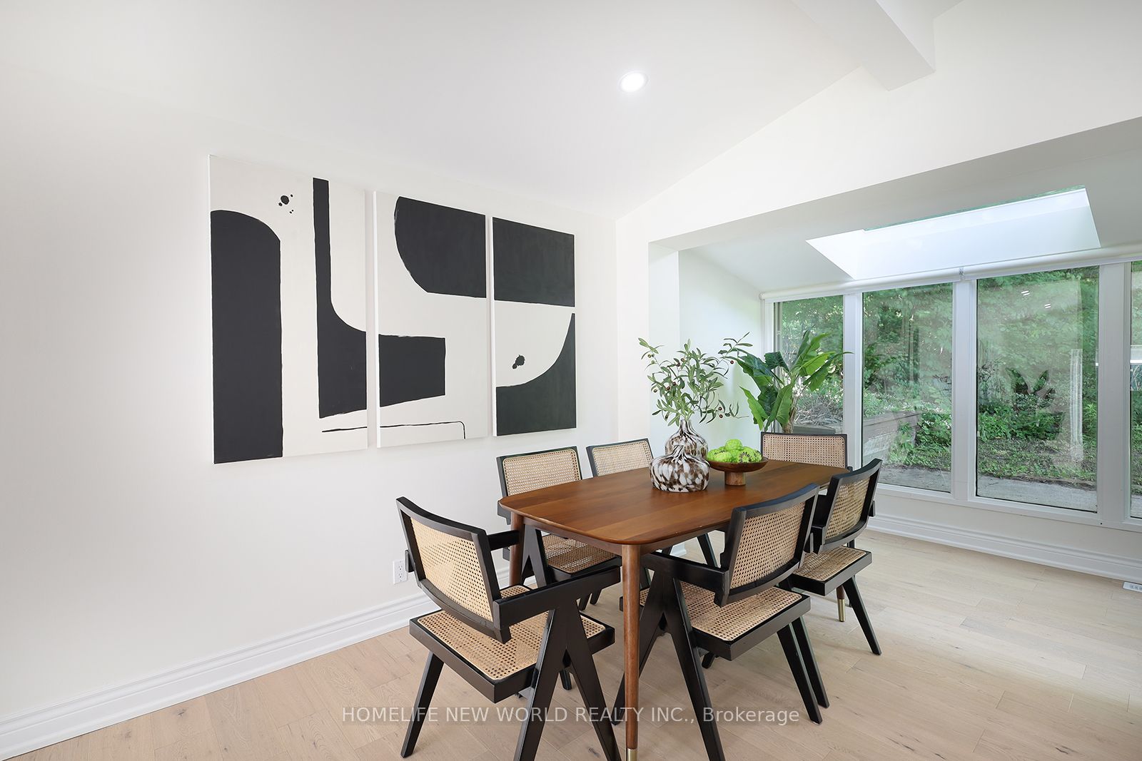 33 Valentine Dr
