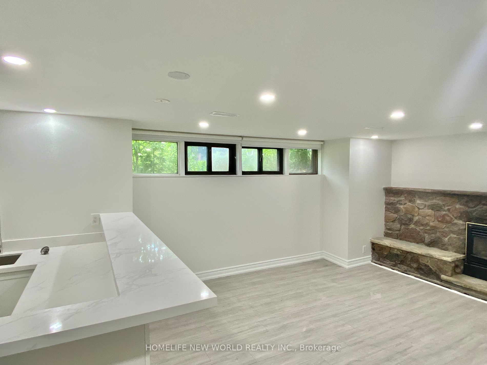 33 Valentine Dr
