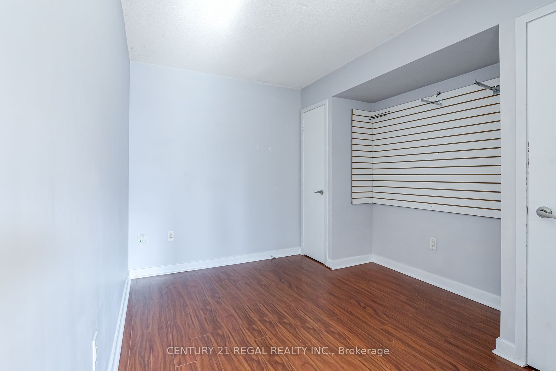 11 Brunel Crt, #216