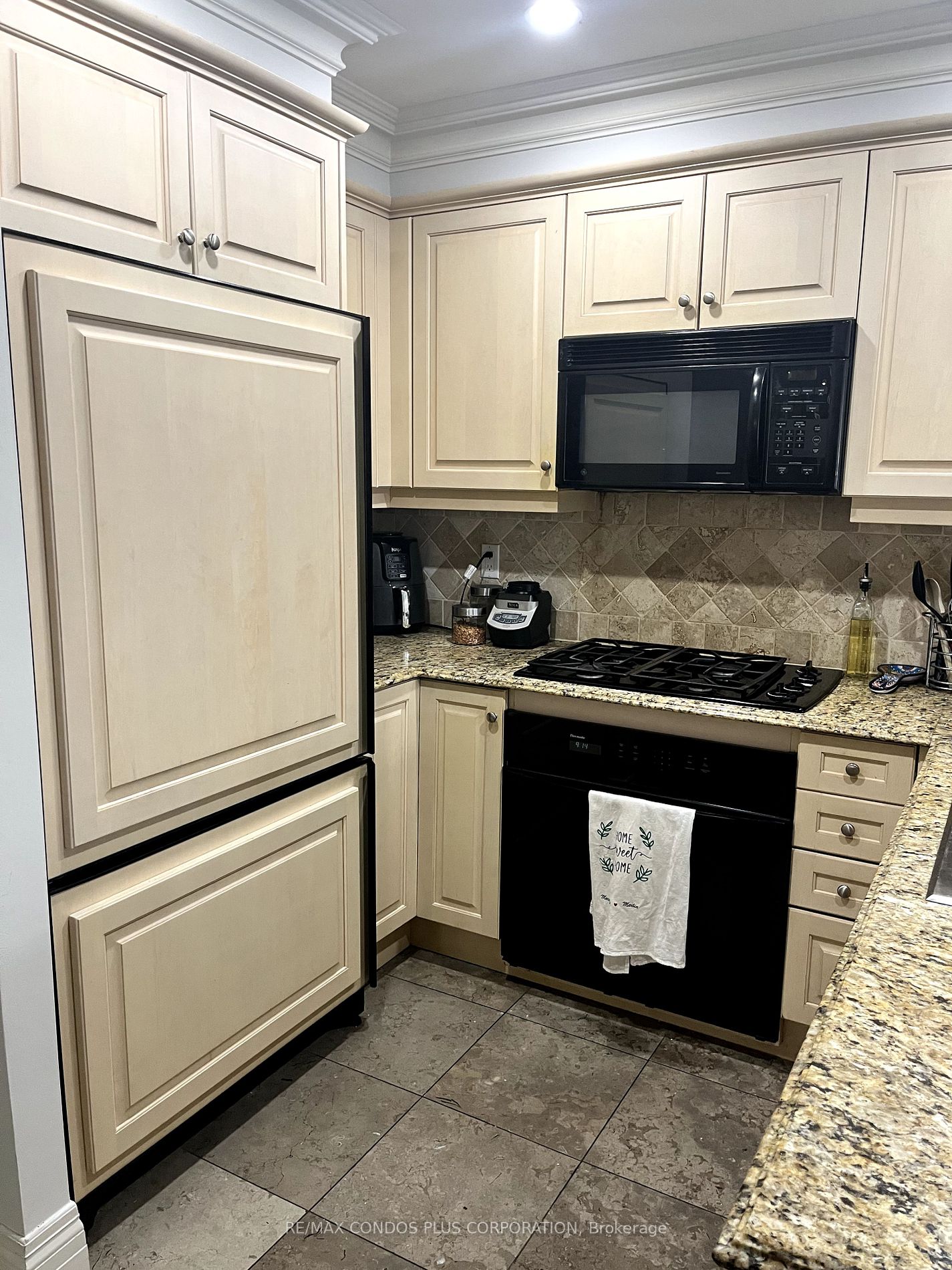 33 Delisle Ave, #904
