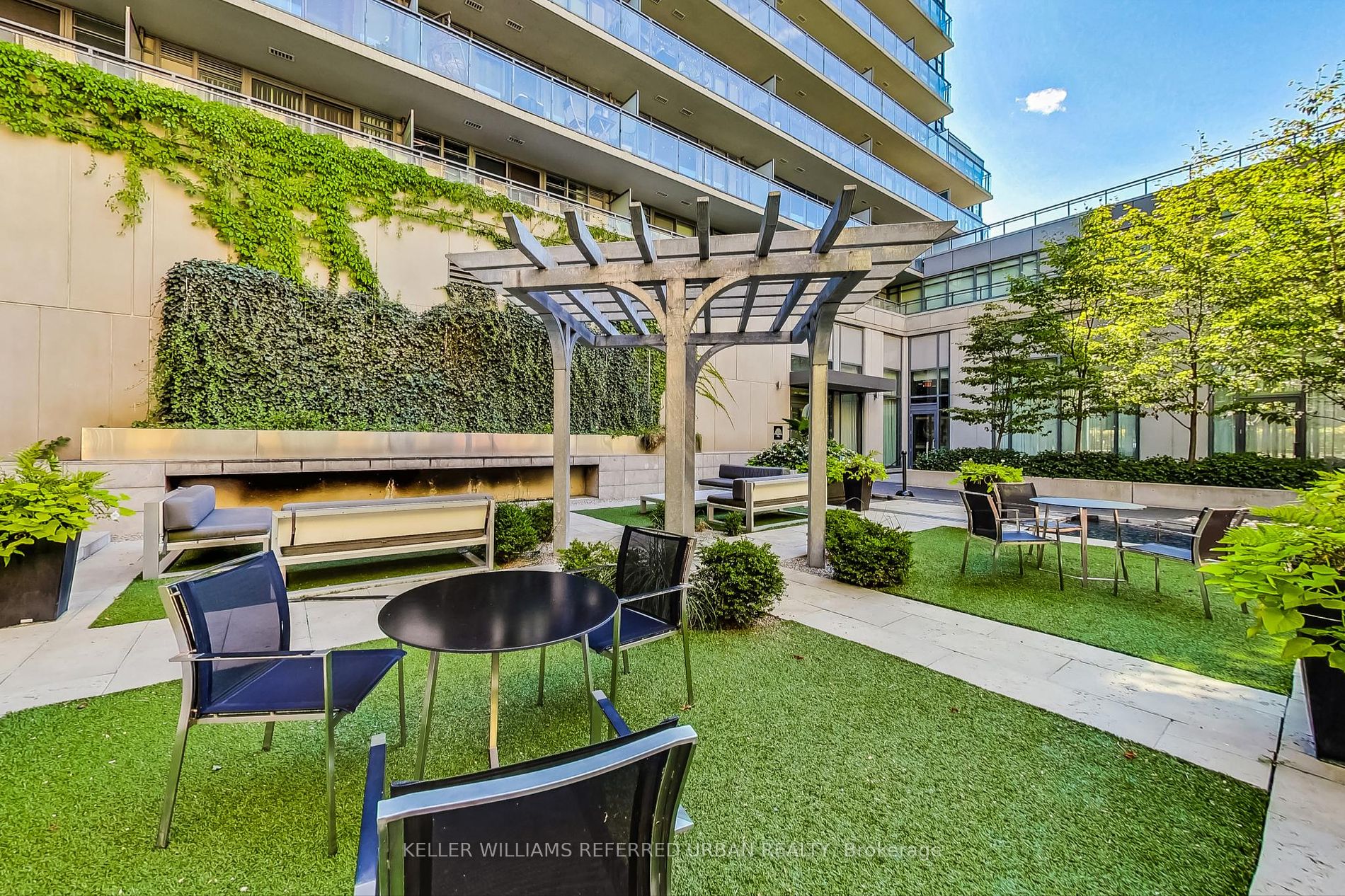 775 King St W, #426