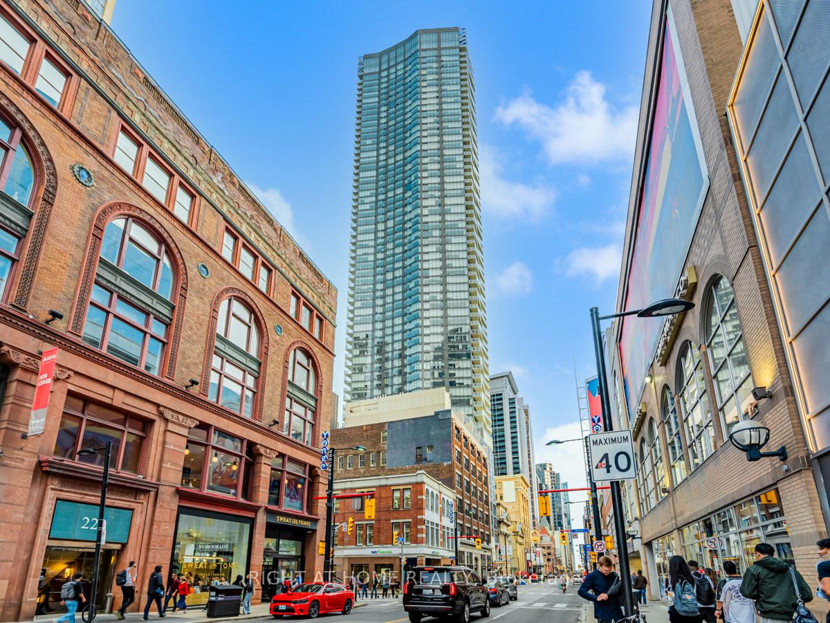 197 Yonge St, #1204