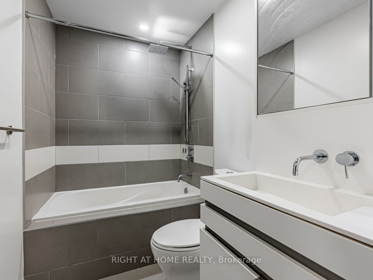 197 Yonge St, #1204